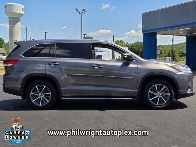 Used 2022 Toyota RAV4 LE FWD image 2