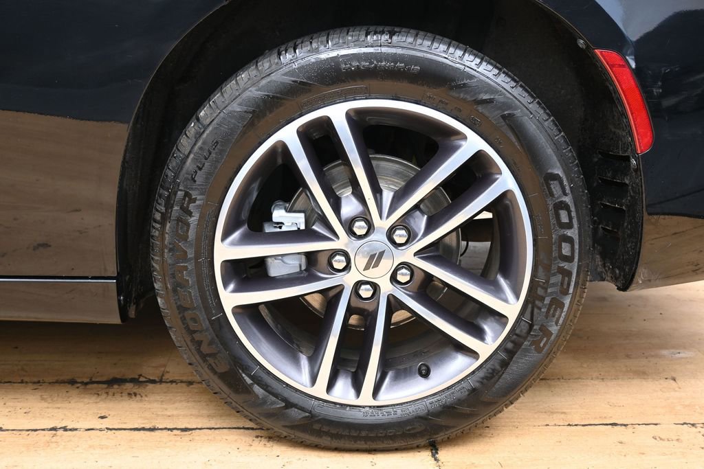 Used 2019 Dodge Charger SXT AWD/4WD image 12
