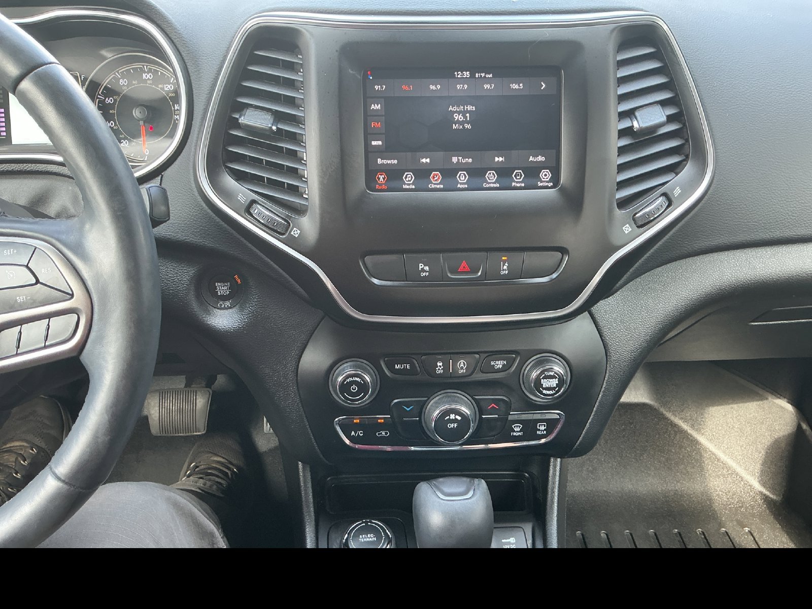 Used 2021 Jeep Cherokee Latitude Plus AWD/4WD image 19