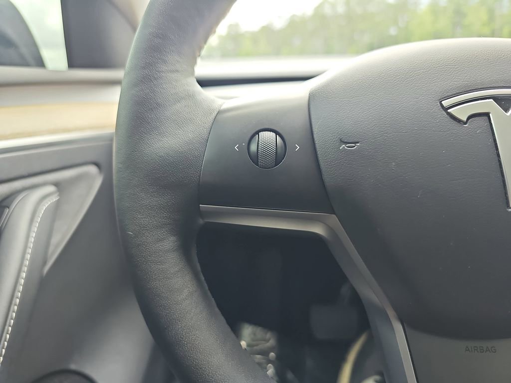 Used 2023 Tesla Model Y AWD image 22