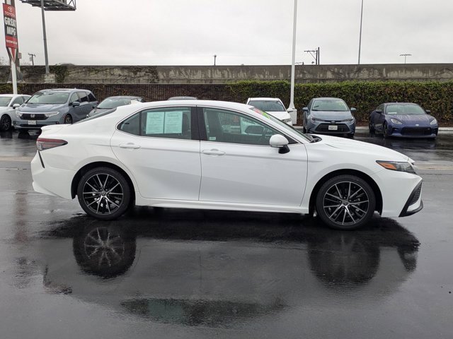 Used 2024 Toyota Camry SE image 4