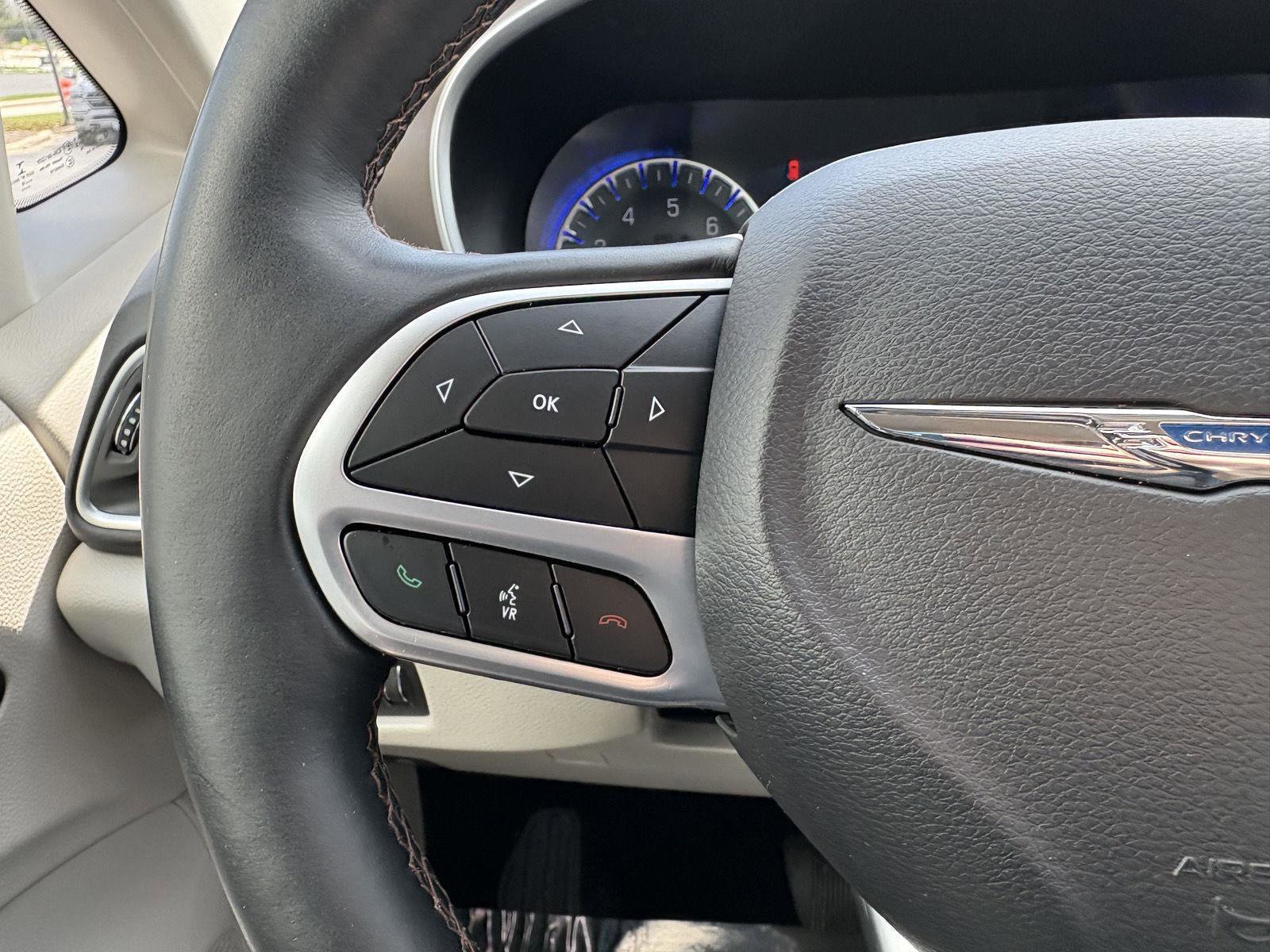 Used 2018 Chrysler Pacifica Touring-L Plus image 10