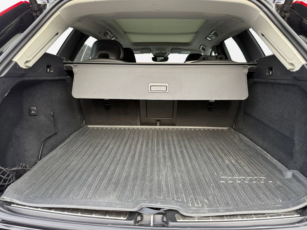 Used 2023 Volvo XC60 B6 Ultimate w/ Protection Package Premier image 17
