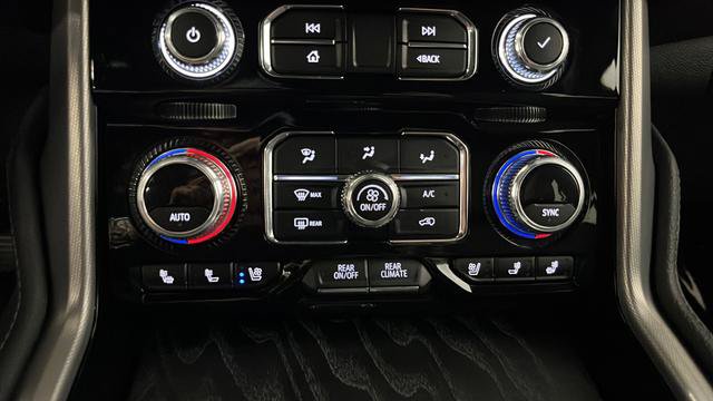 Used 2024 GMC Yukon XL Denali AWD/4WD image 18
