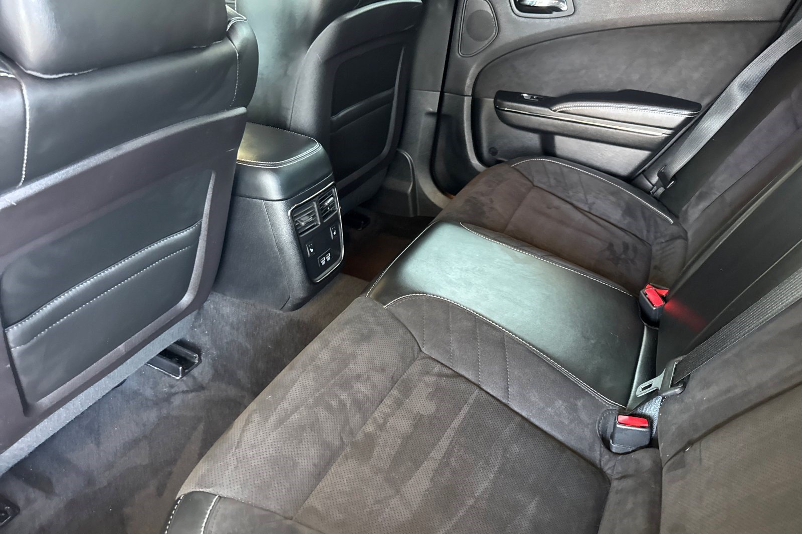 Used 2016 Dodge Charger SRT Hellcat w/ Harman/Kardon Audio Group RWD image 26