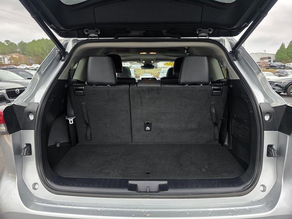 Used 2022 Toyota Highlander XLE image 9