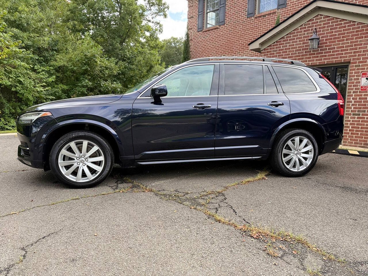 Used 2017 Volvo XC90 T6 Momentum w/ Vision Package AWD/4WD image 2