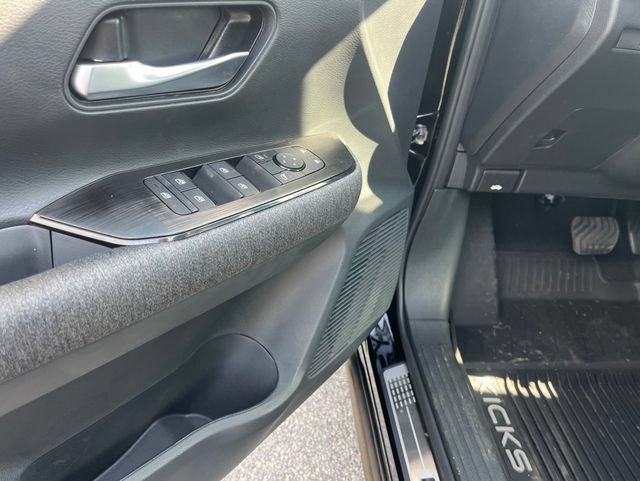 Used 2026 Nissan Kicks SV FWD image 7