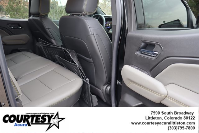 Used 2025 Chevrolet Colorado ZR2 w/ Technology Package AWD/4WD image 31