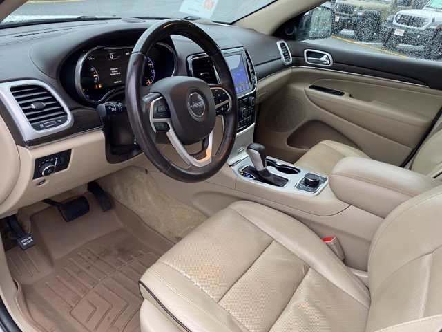 Used 2019 Jeep Grand Cherokee Overland AWD/4WD image 13