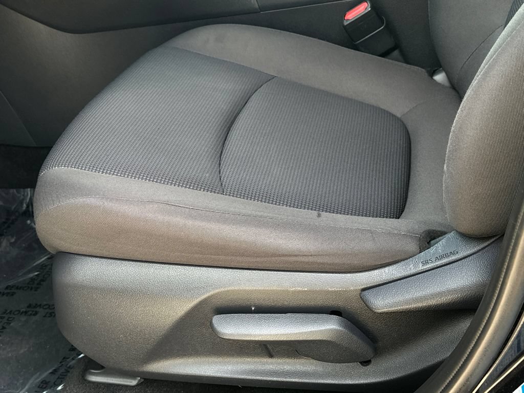 Used 2020 Toyota RAV4 LE AWD/4WD image 22