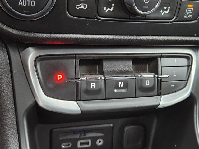 Used 2024 GMC Terrain SLT image 12