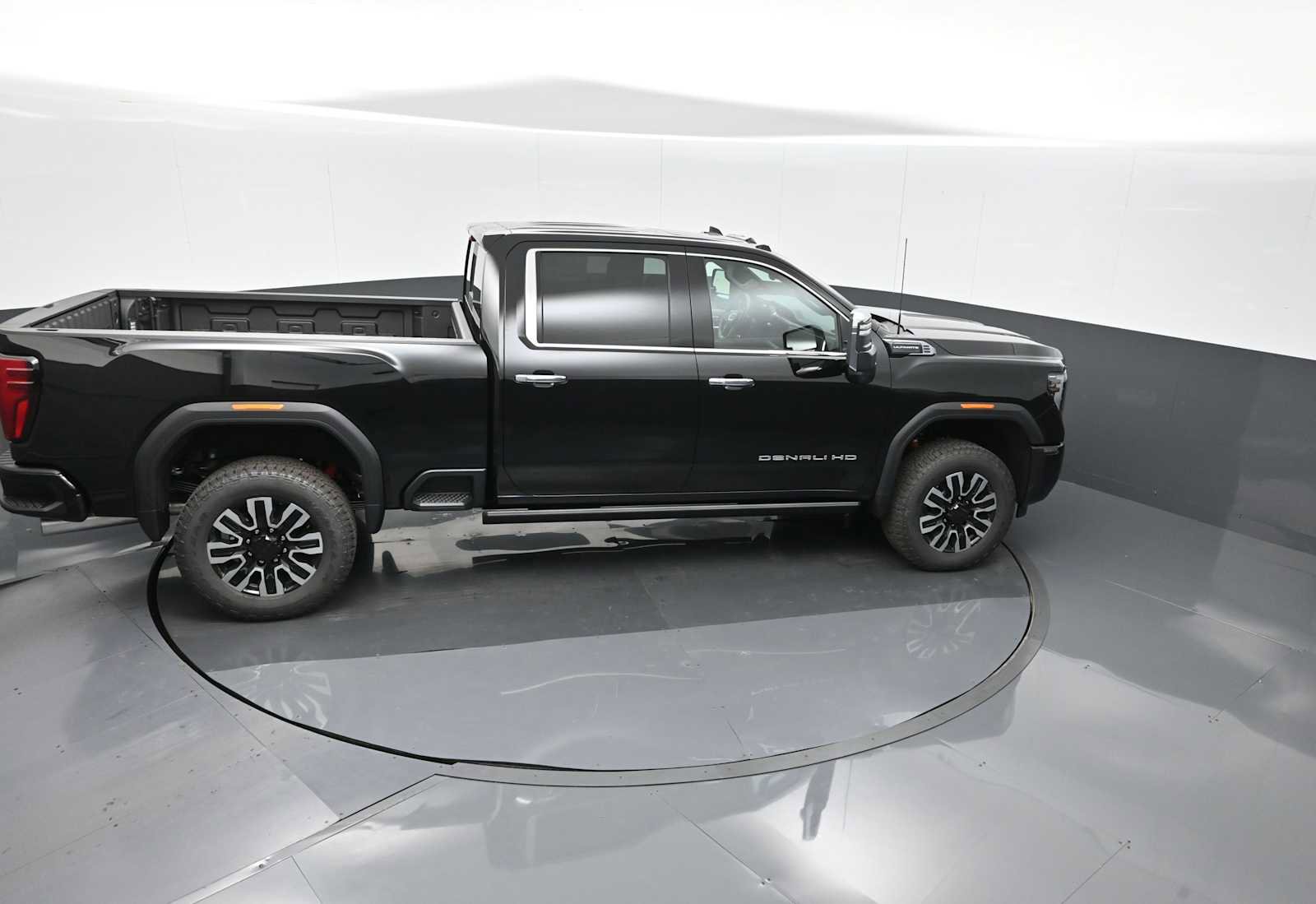 New 2025 GMC Sierra 2500 Denali Ultimate w/ Max Trailering Package image 17