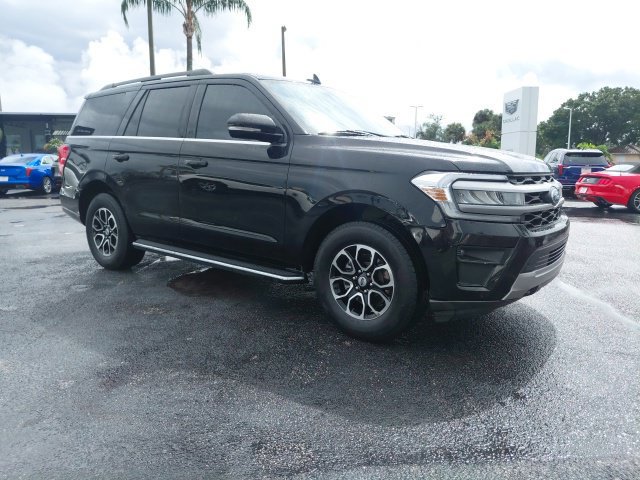 Used 2022 Ford Expedition XLT AWD/4WD image 2