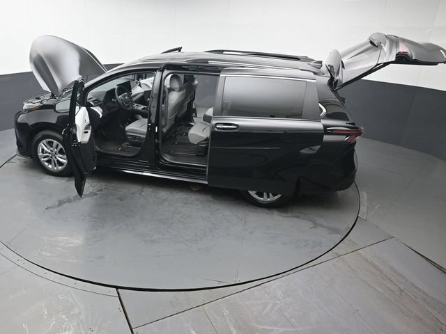 Certified 2026 Toyota Sienna XLE AWD/4WD image 53
