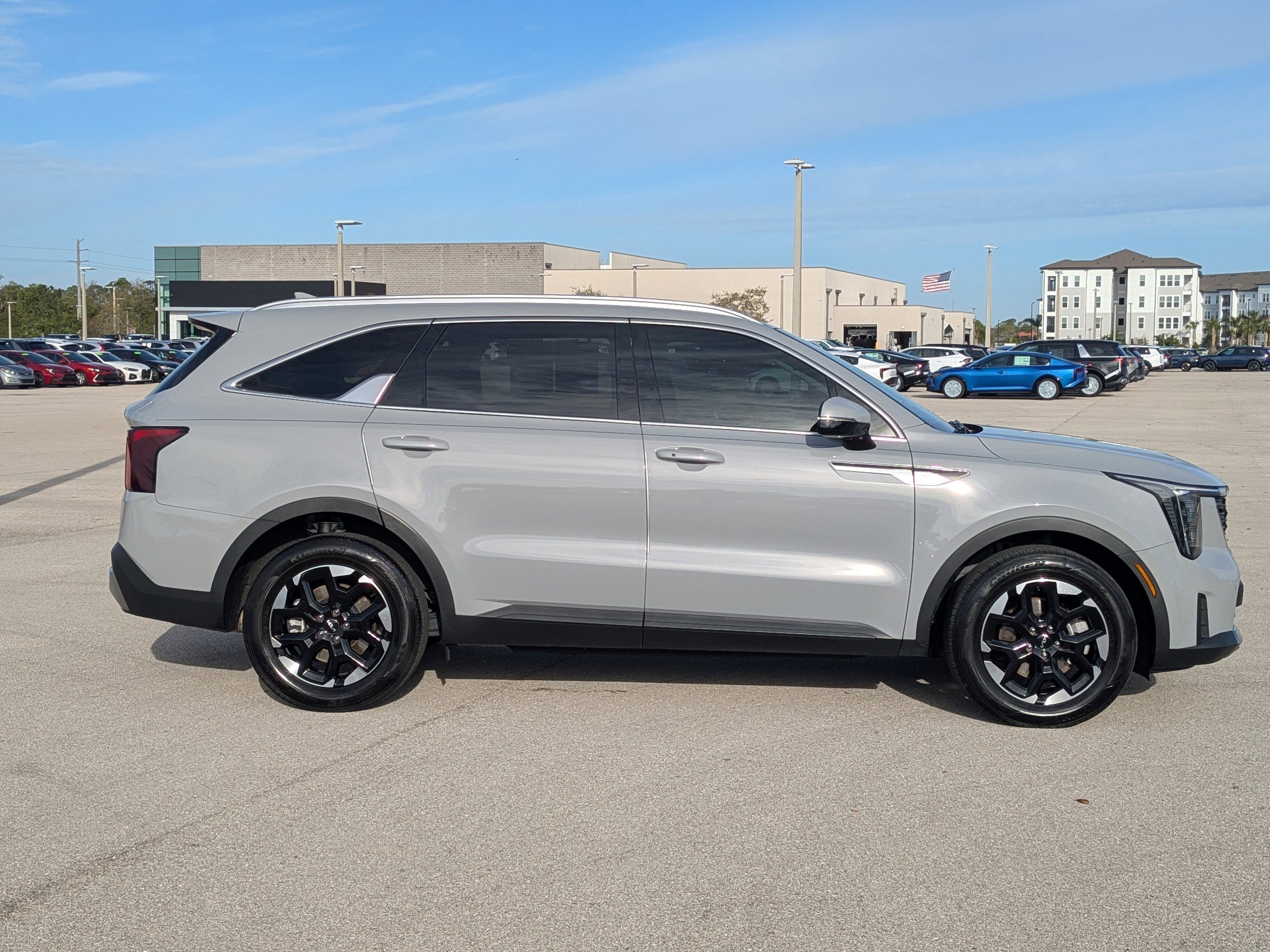 Certified 2024 Kia Sorento S w/ Panoramic Sunroof Package image 3