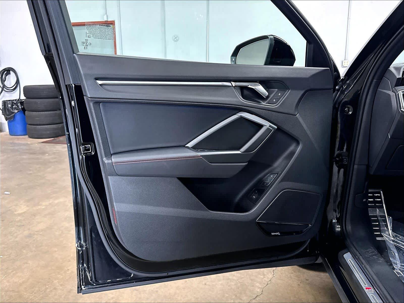Certified 2025 Audi Q3 2.0T Premium Plus w/ Premium Plus Package AWD/4WD image 24