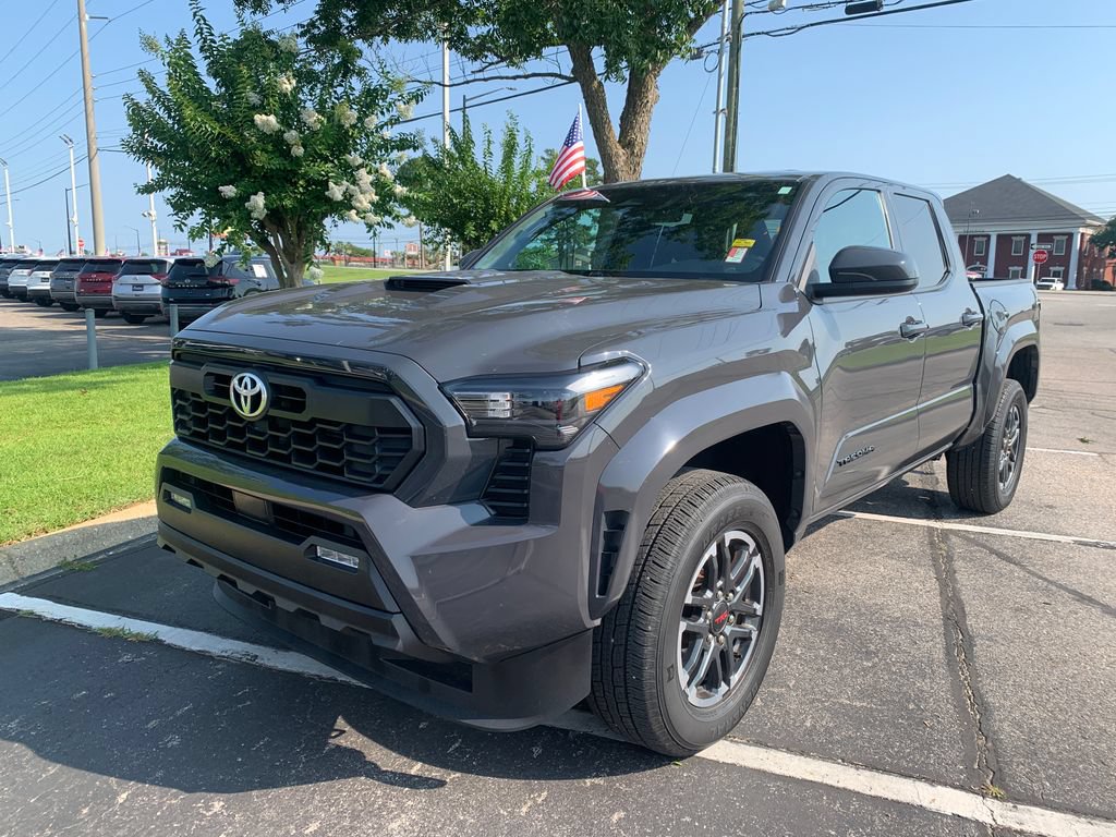 Used 2025 Toyota Tacoma TRD Sport AWD/4WD image 5