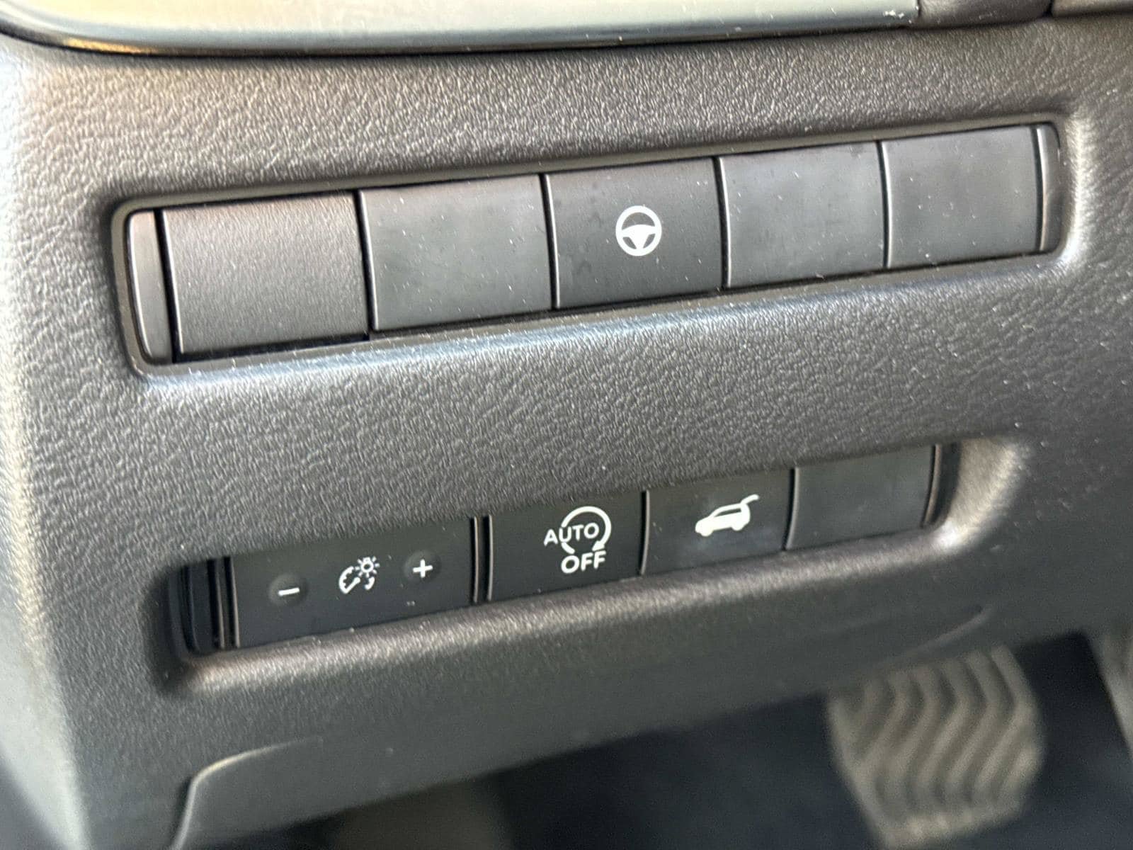 Used 2025 Nissan Rogue SV AWD/4WD image 31