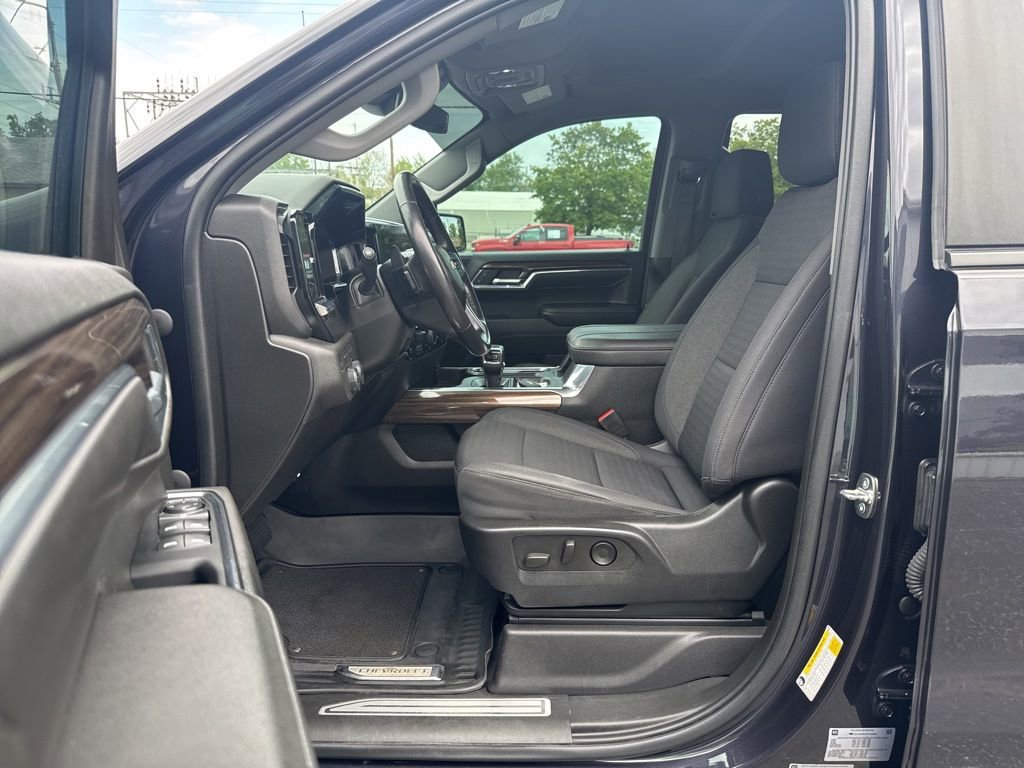Used 2023 Chevrolet Silverado 1500 LT w/ Z71 Off-Road Package AWD/4WD image 13