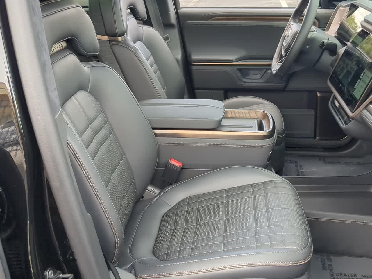 Used 2026 Rivian R1S Premium AWD/4WD image 23