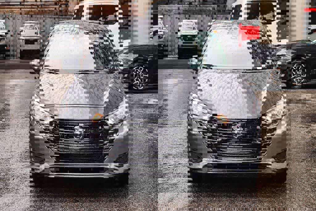 Used 2023 Nissan Versa SV image 2