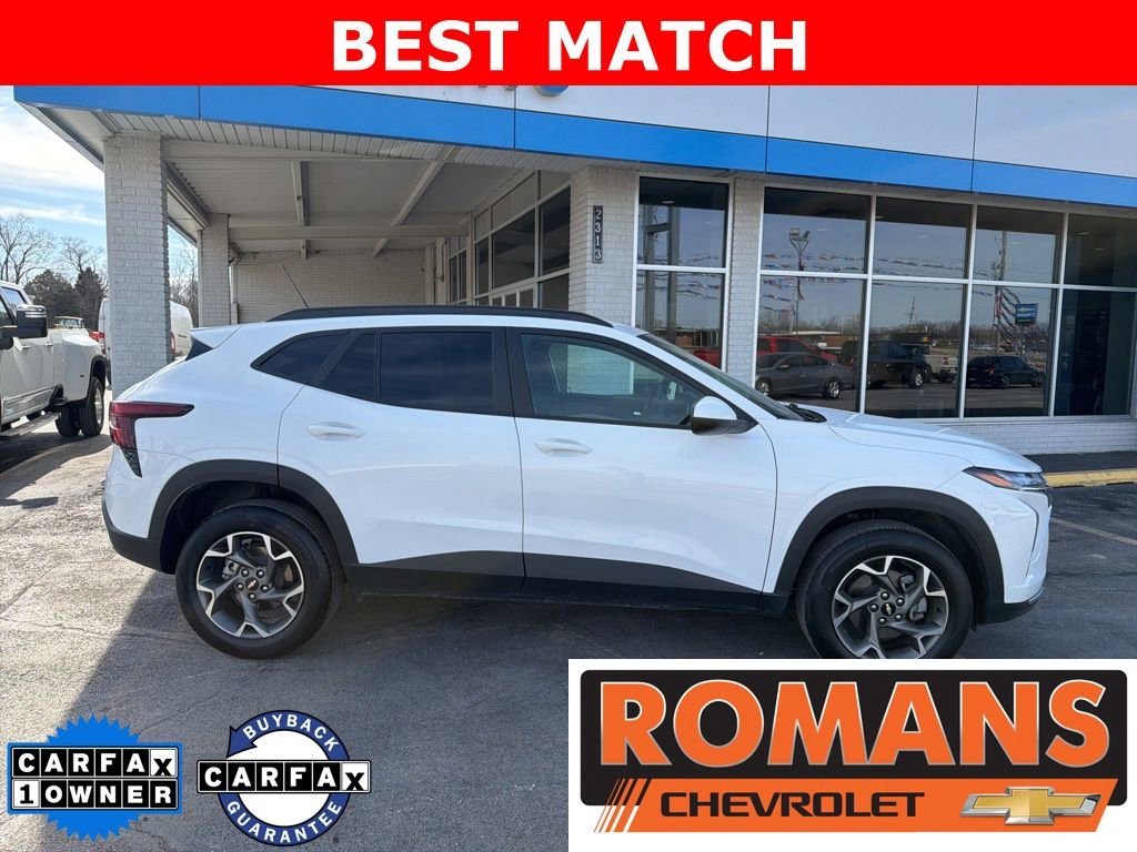 Used 2025 Chevrolet Trax LT FWD image 2
