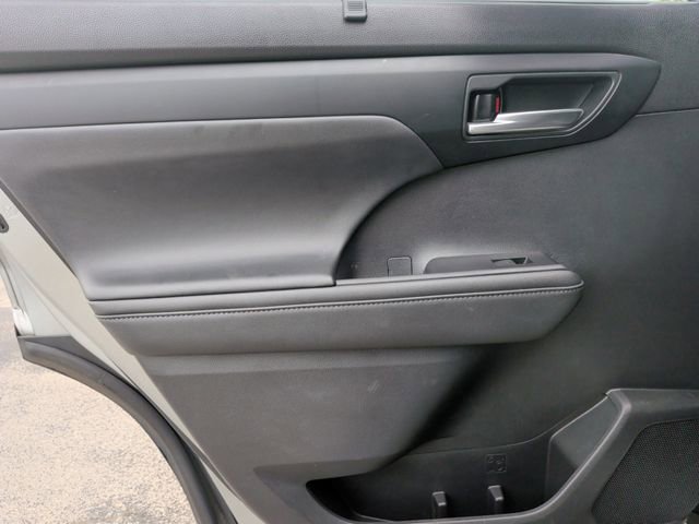 Used 2021 Toyota Highlander XLE FWD image 29