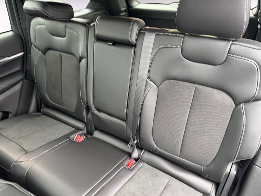 New 2026 Jeep Grand Cherokee Laredo image 13