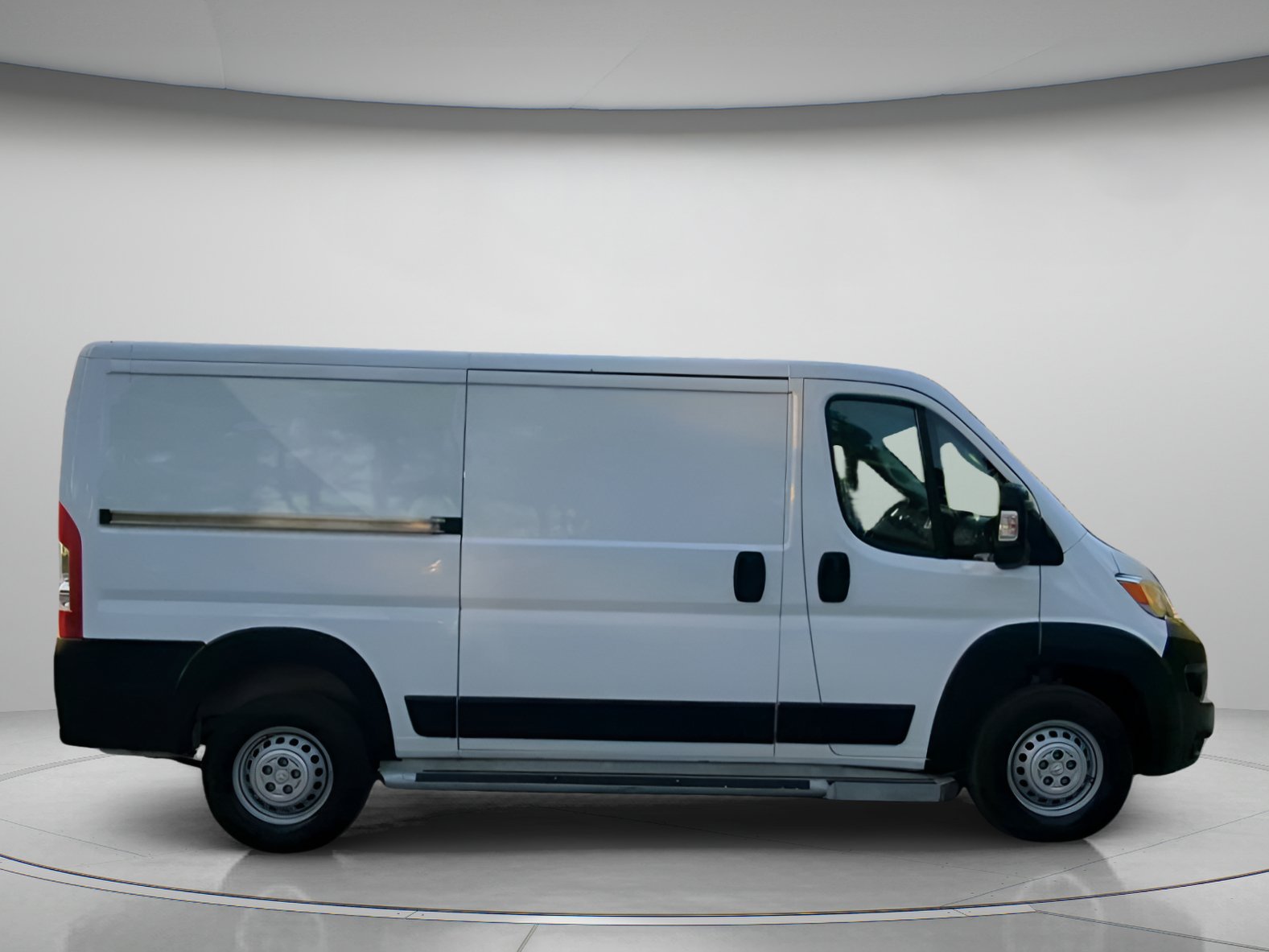 Used 2025 RAM ProMaster 2500 w/ U-Haul Equipment Group FWD image 32