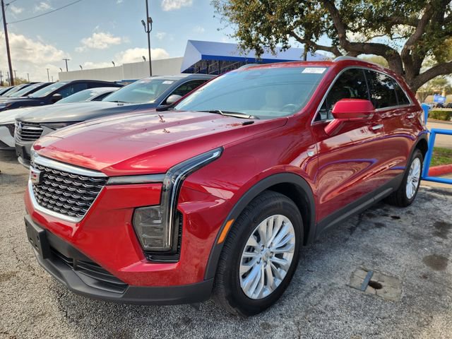 Used 2024 Cadillac XT4 Luxury w/ Cold Weather Package image 3