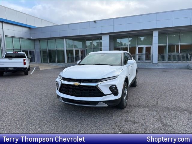 Used 2023 Chevrolet Blazer LT image 1