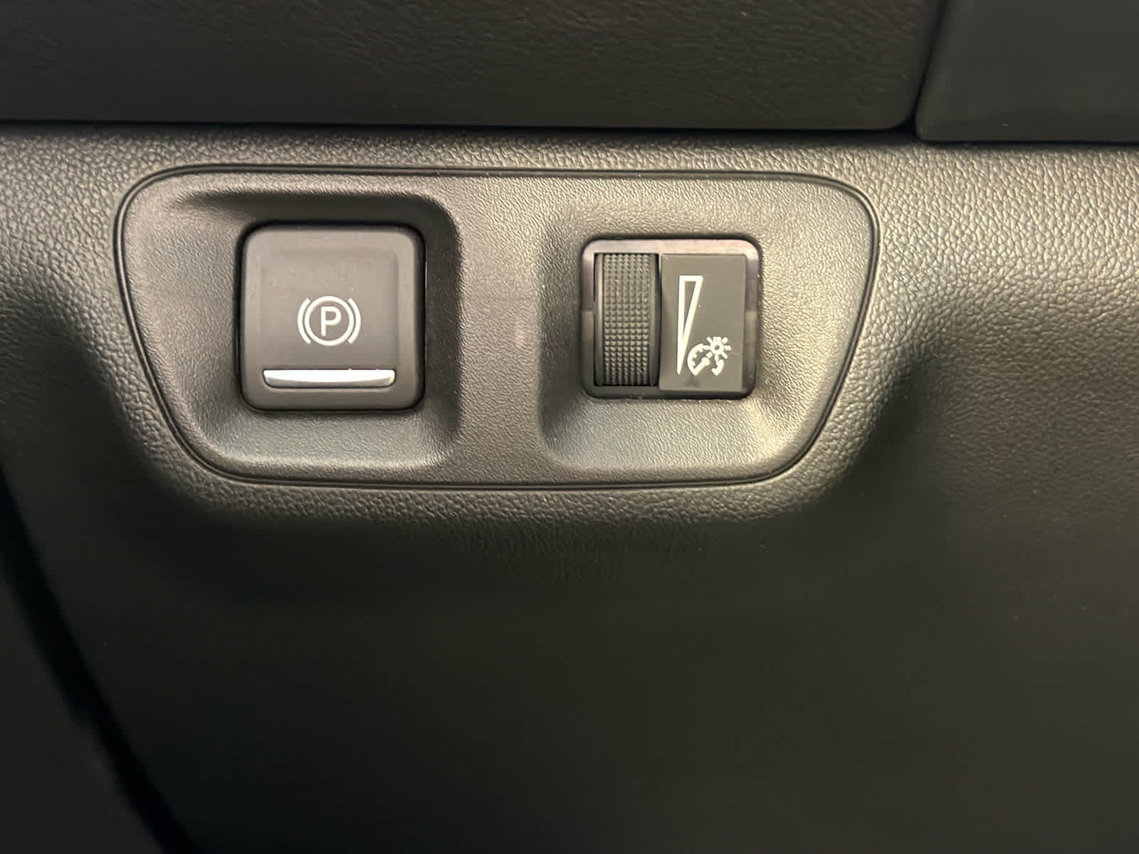 Used 2023 GMC Acadia SLT FWD image 45