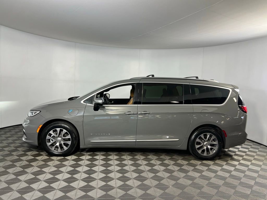 Used 2023 Chrysler Pacifica Pinnacle image 11