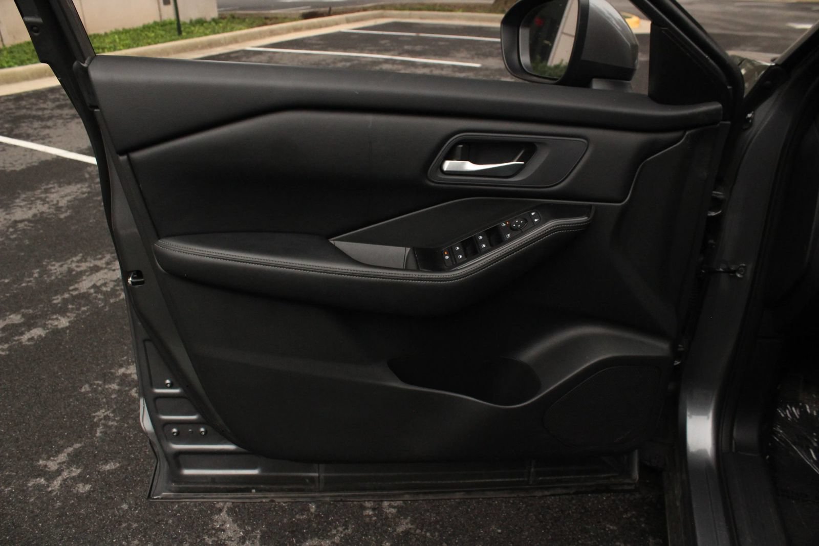 Used 2025 Nissan Rogue SV AWD/4WD image 15