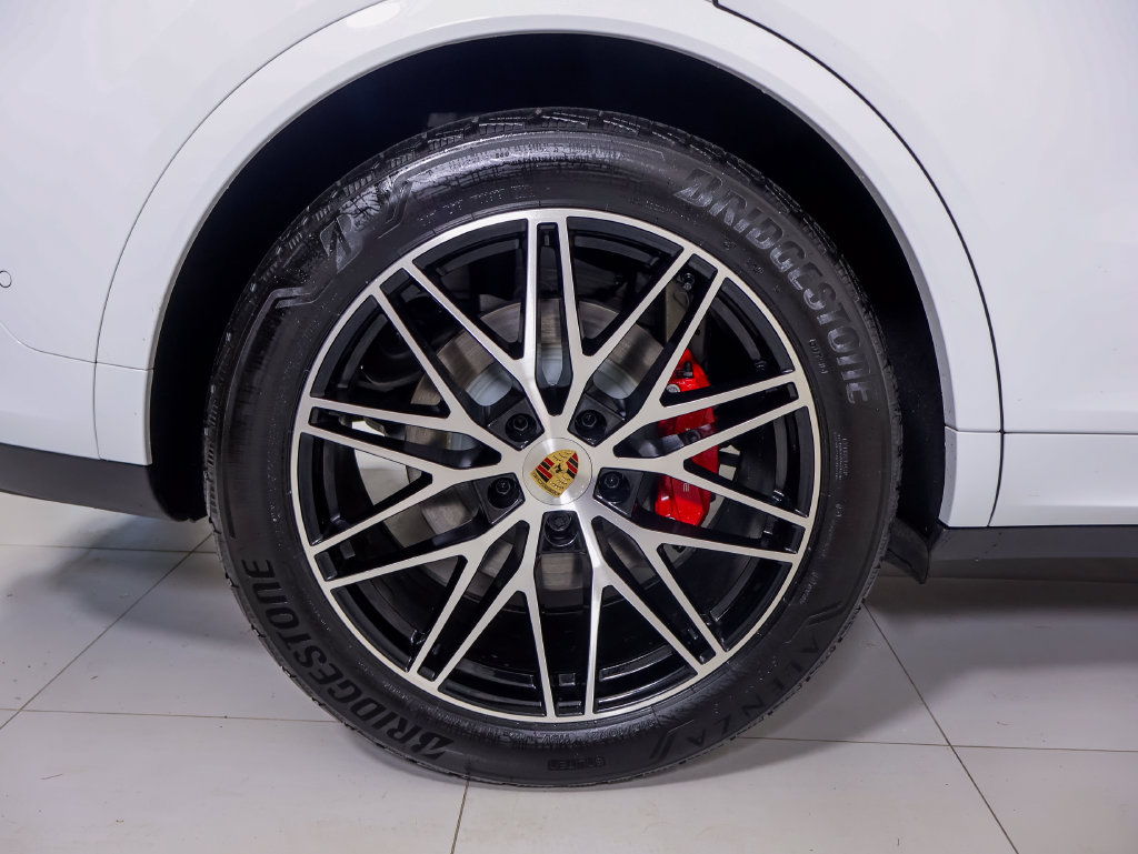 Certified 2026 Porsche Cayenne S w/ Premium Package Plus AWD/4WD image 29
