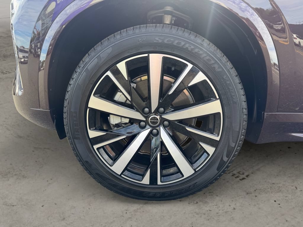 Certified 2025 Volvo XC90 B5 Core AWD/4WD image 9