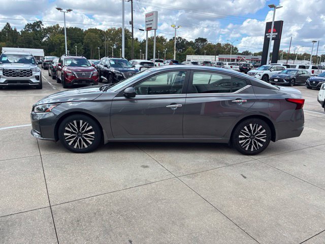Used 2024 Nissan Altima 2.5 SV FWD image 4