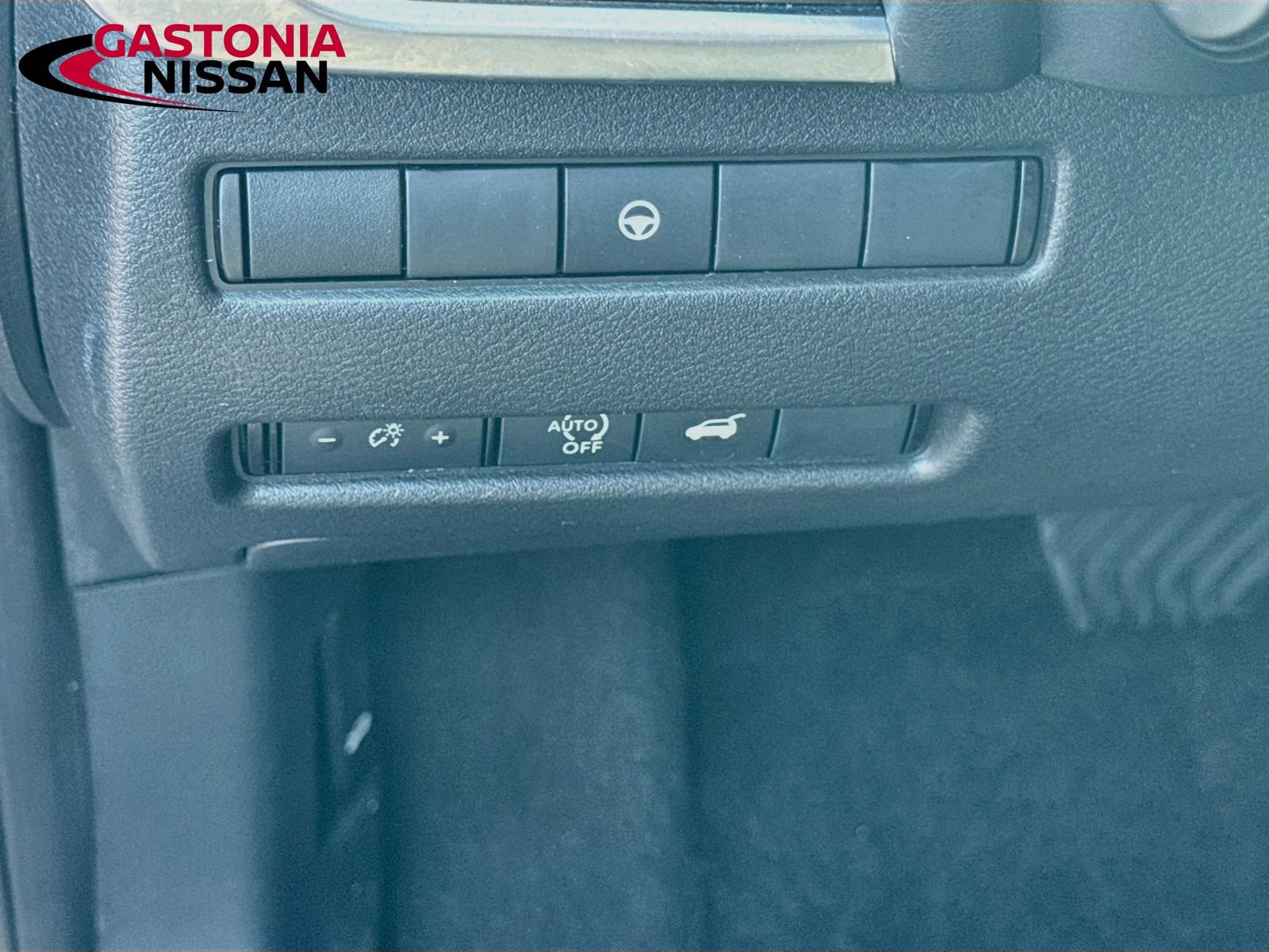 Used 2025 Nissan Rogue SV FWD image 13