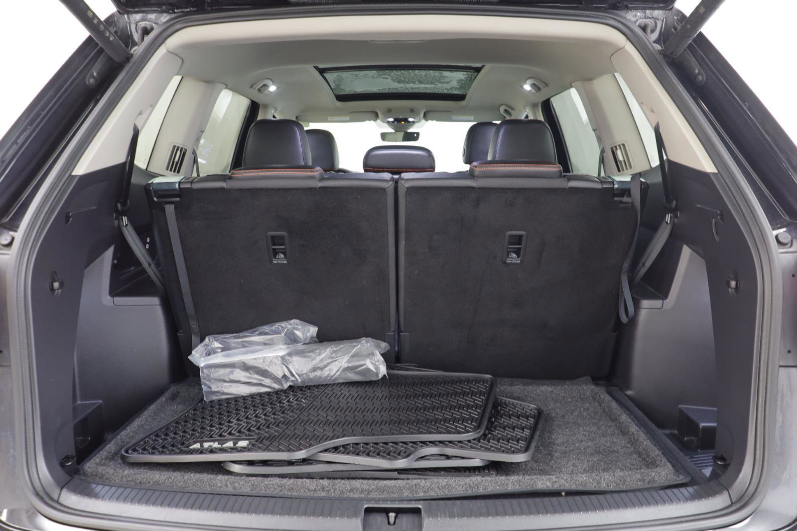 Used 2025 Volkswagen Atlas Peak Edition SE image 16