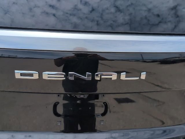 Used 2026 GMC Yukon Denali w/ Sun & Power Step Package AWD/4WD image 22