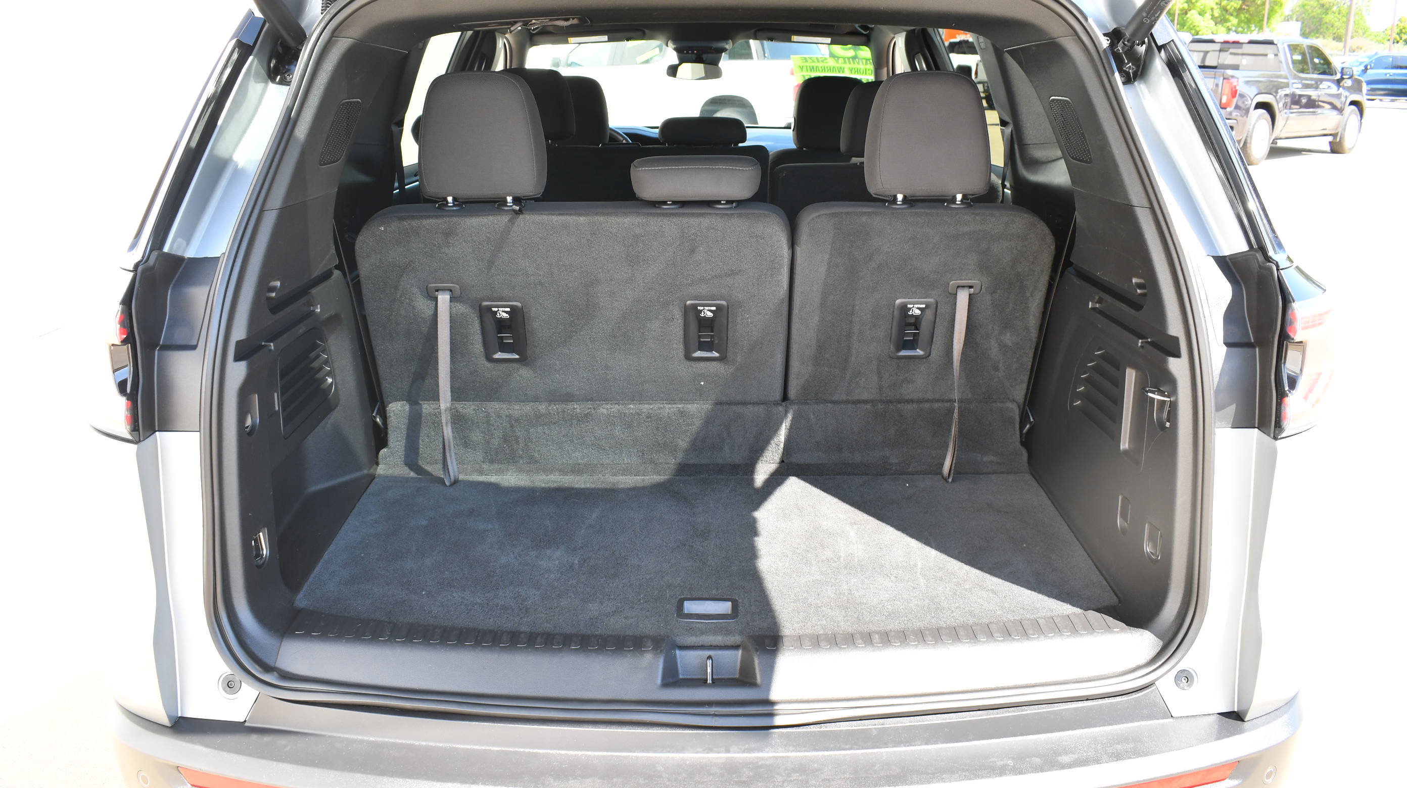 Used 2025 GMC Acadia Elevation FWD image 8