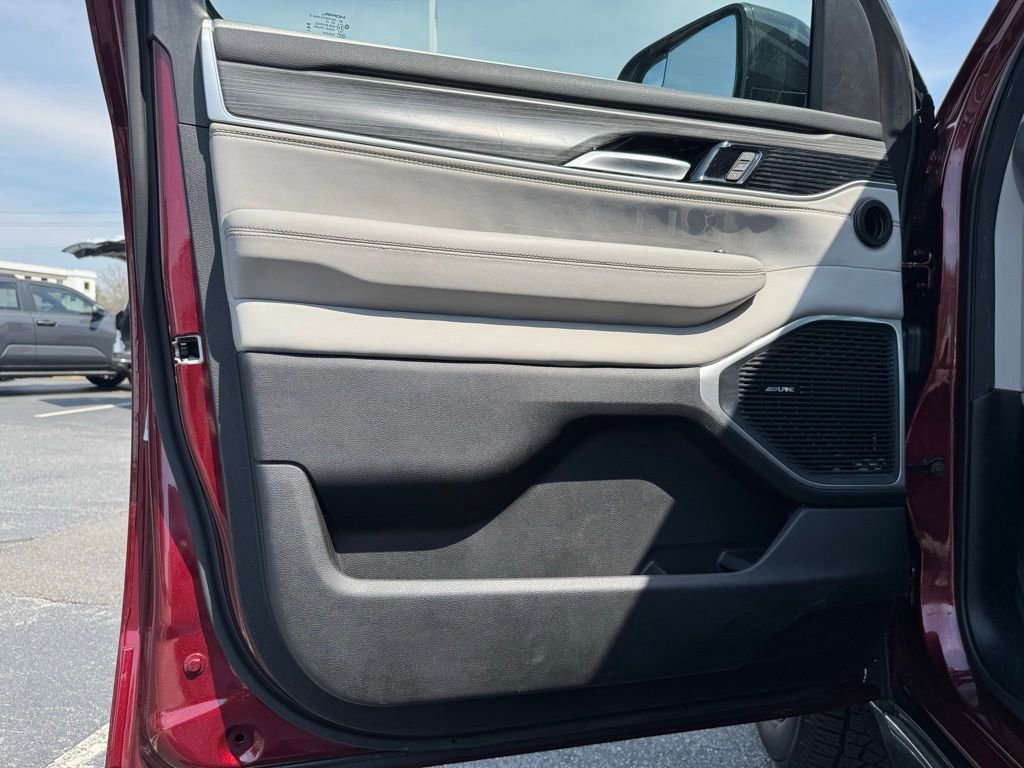 Used 2024 Jeep Wagoneer Series II w/ Flexible Seating Group image 14