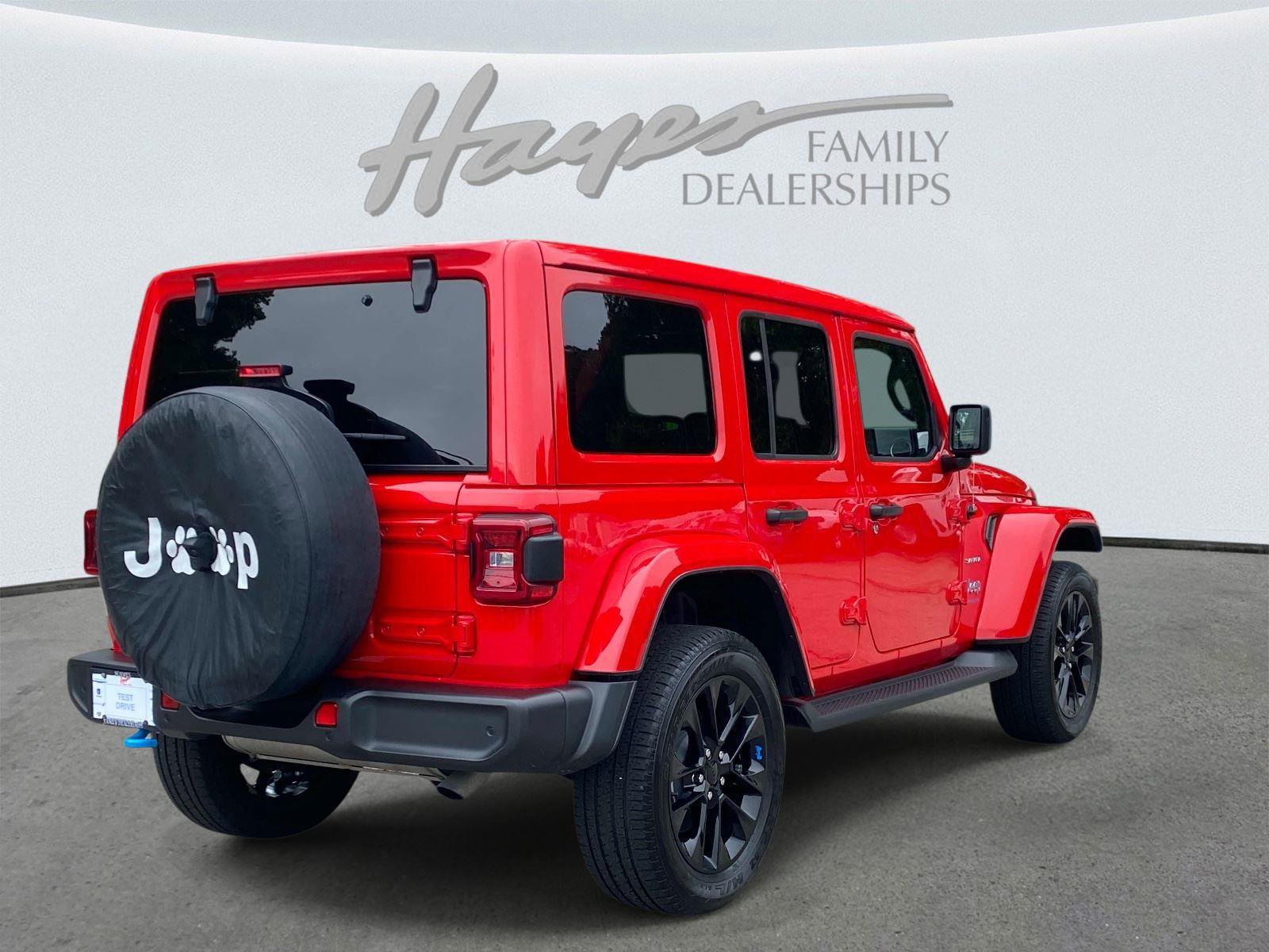 Used 2023 Jeep Wrangler Unlimited Sahara w/ Cold Weather Group AWD/4WD image 3