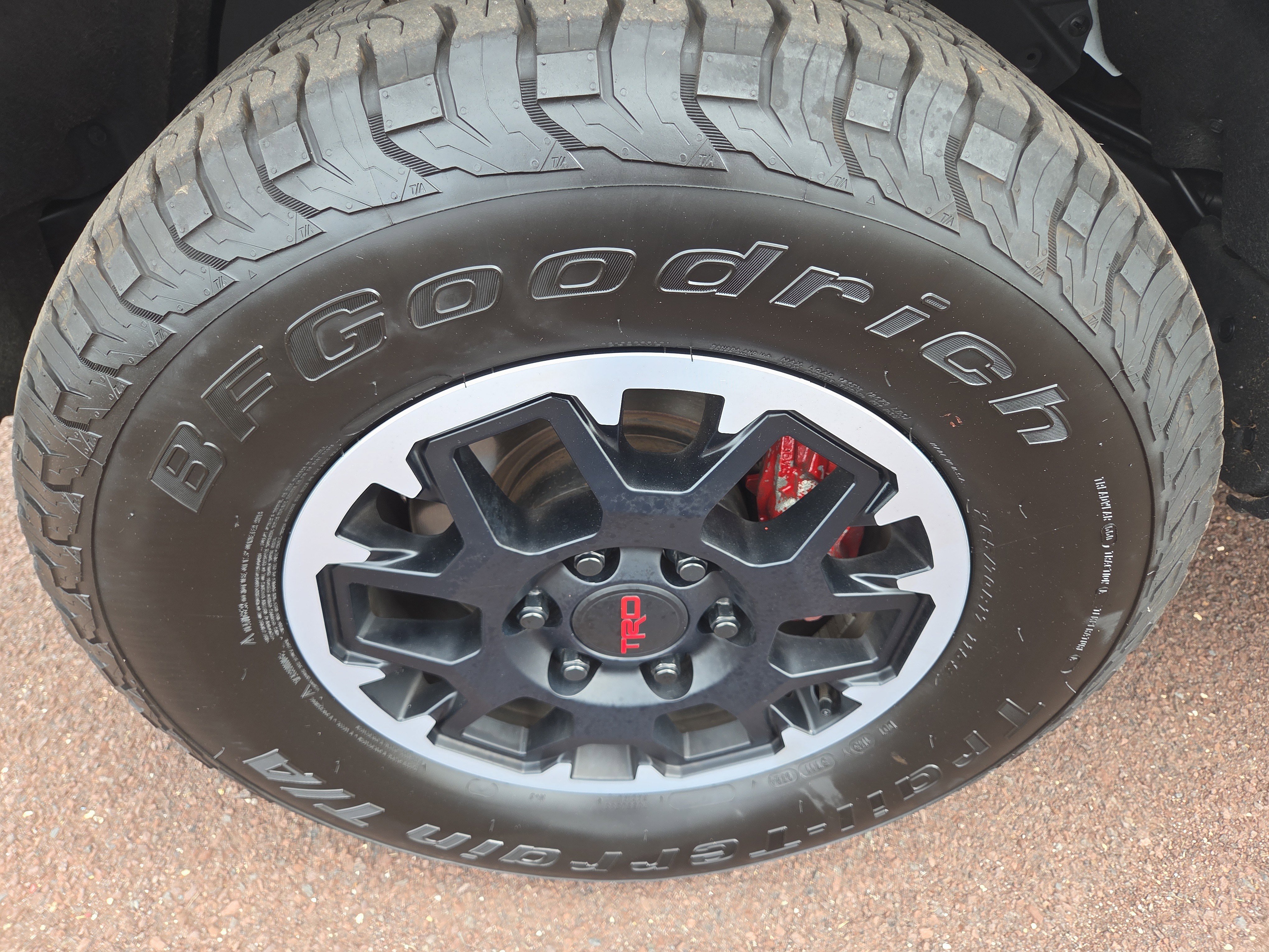 Certified 2024 Toyota Tacoma TRD Off-Road AWD/4WD image 12