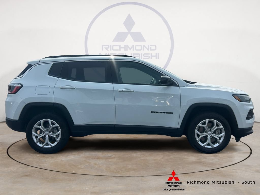 Used 2024 Jeep Compass Latitude AWD/4WD image 2