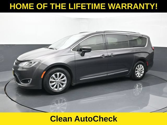 Used 2018 Chrysler Pacifica Touring-L Plus FWD image 3