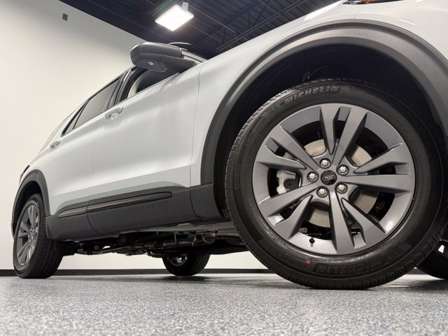 New 2026 Ford Explorer Active w/ Active Comfort Package AWD/4WD image 2