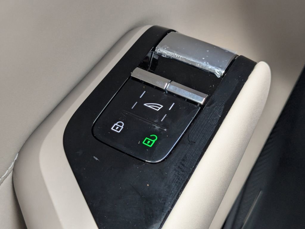 New 2025 Volvo EX90 Plus image 27