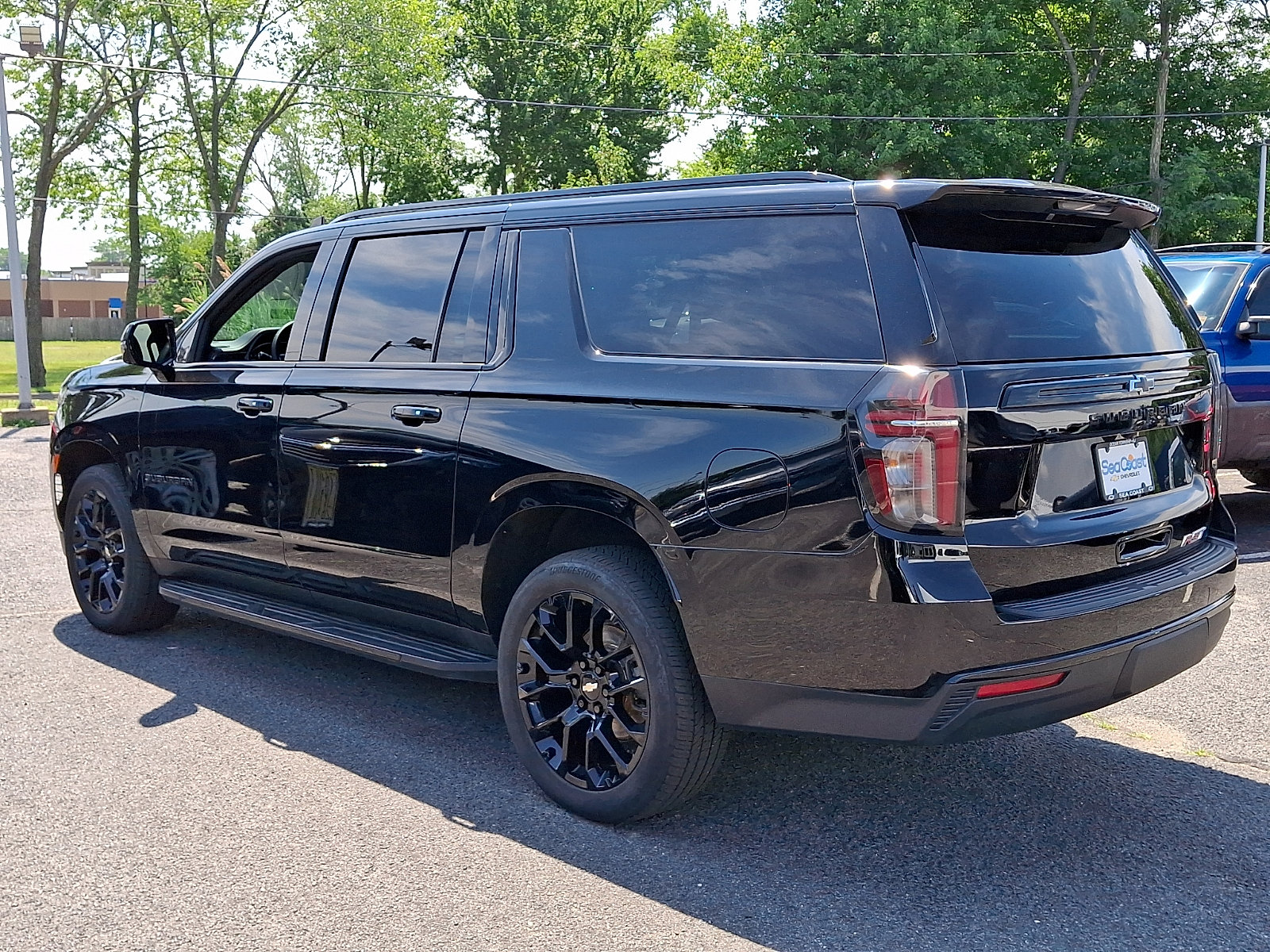 Used 2023 Chevrolet Suburban RST w/ Luxury Package AWD/4WD image 5